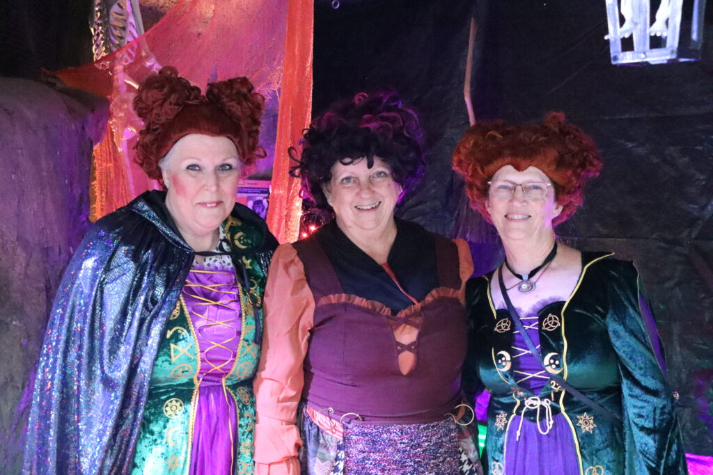 Characters sanderson sisters witches2